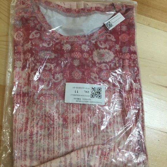 Short sleeve tee - Picture 3 of 3